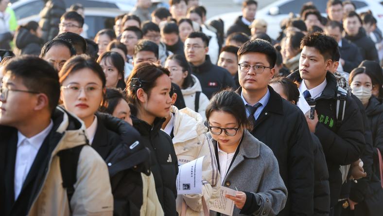 考公年龄再放宽,“35岁以后我还在拼上岸”